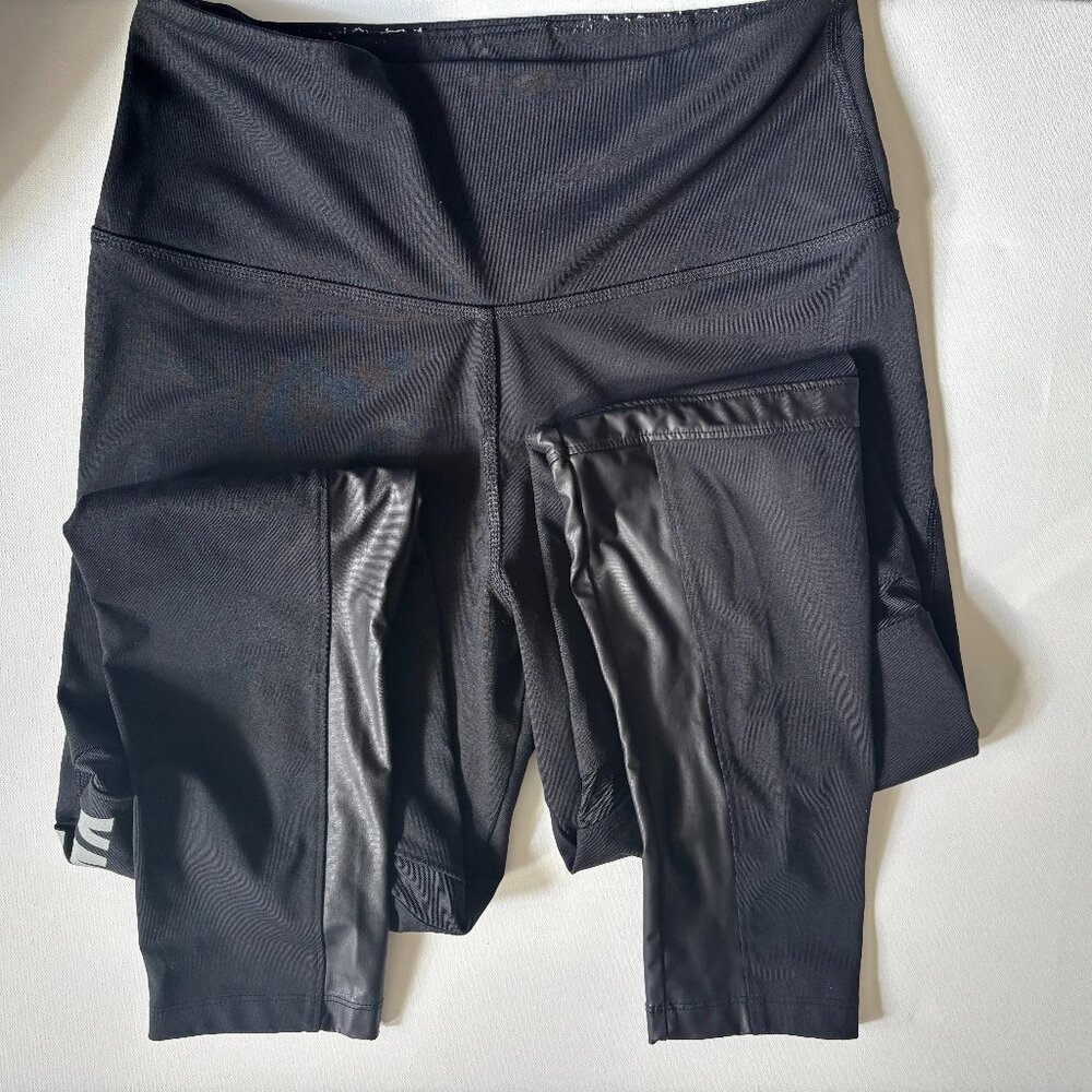 PINK Victoria’s Secret Ultimate Black Faux Leather Panel Leggings – Size M
